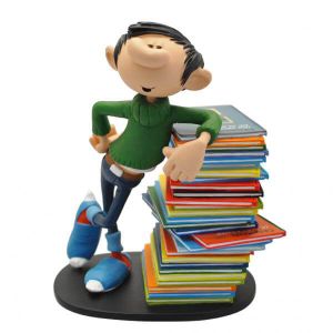 Figurine Gaston et sa pile d’albums