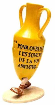 Figurine Amphore Publicitaire Jaune "Pour oublier les soucis de la vie Antique …"