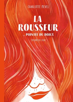 La rousseur pointée du doigt