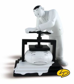 Figurine la terre compressée
