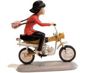 Figurine Yoko Tsuno sur sa Honda version club passion Figurine Yoko Tsuno sur sa Honda version club passion