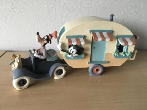 Mickey dans la caravane