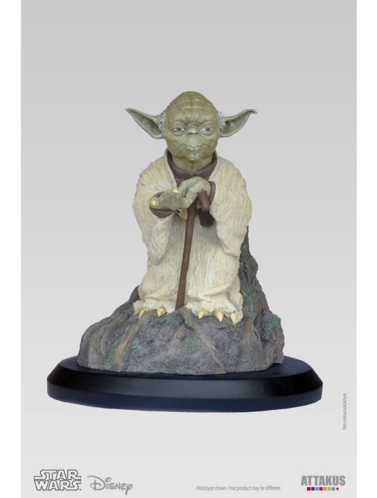 Figurine Yoda utilisant la force main product photo