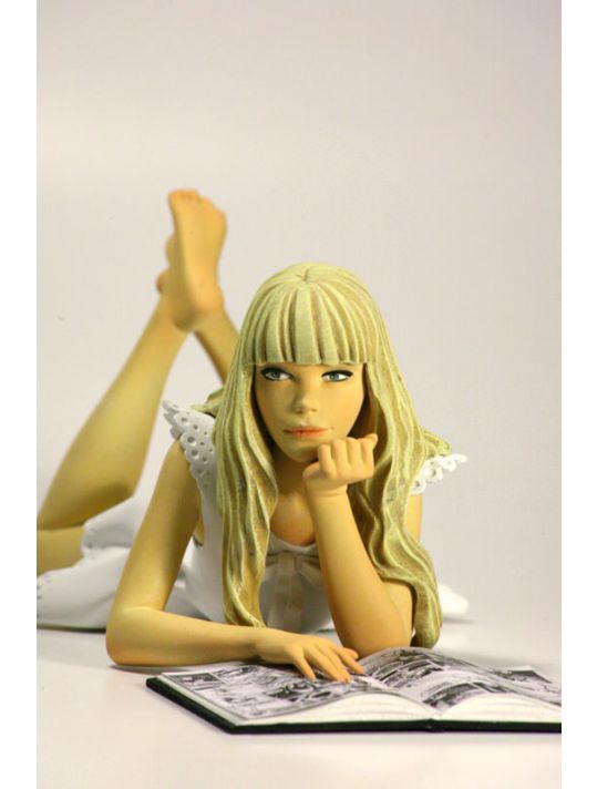 Figurine Cloé main product photo